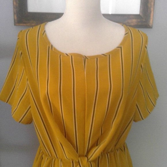 Fashion Muse Size Medium Tie Front Yellow Gold Striped Dress - Picture 1 of 14